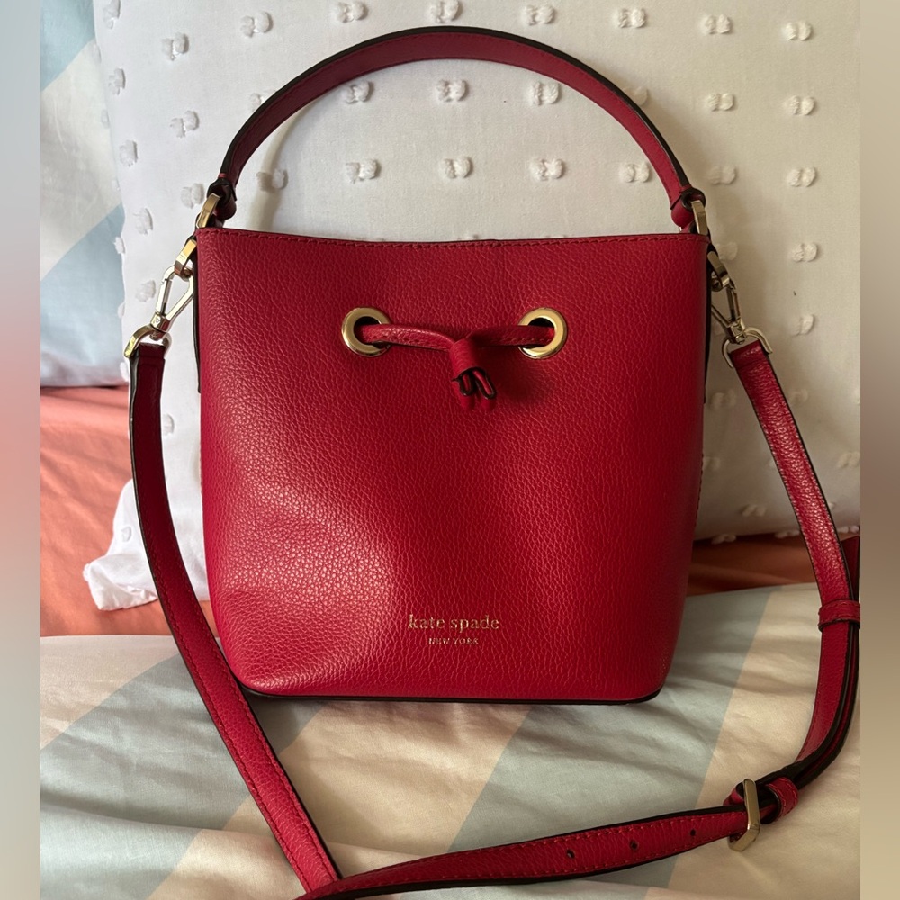 Authentic! EUC! Kate Spade Tote Refined Grain Leather Small Bucket Handbag